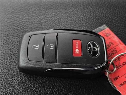 Used 2025 Toyota 4Runner SR5 AWD/4WD image 29