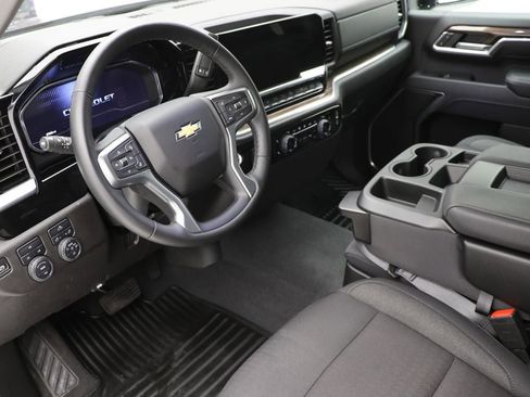 Used 2025 Chevrolet Silverado 2500 LT w/ Convenience Package AWD/4WD image 9