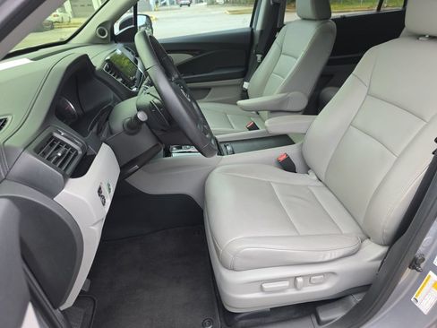 Used 2021 Honda Pilot Touring image 11