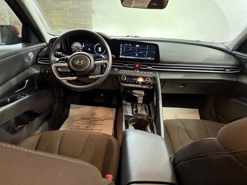 Used 2025 Hyundai Elantra SEL image 28