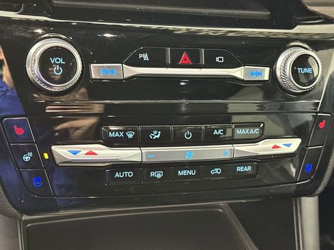 Used 2022 Ford Explorer Limited w/ Equipment Group 301A image 23