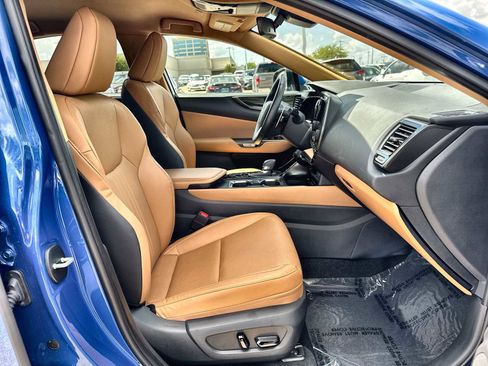 Used 2025 Lexus NX 250 FWD w/ Accessory Package (Z2) image 9