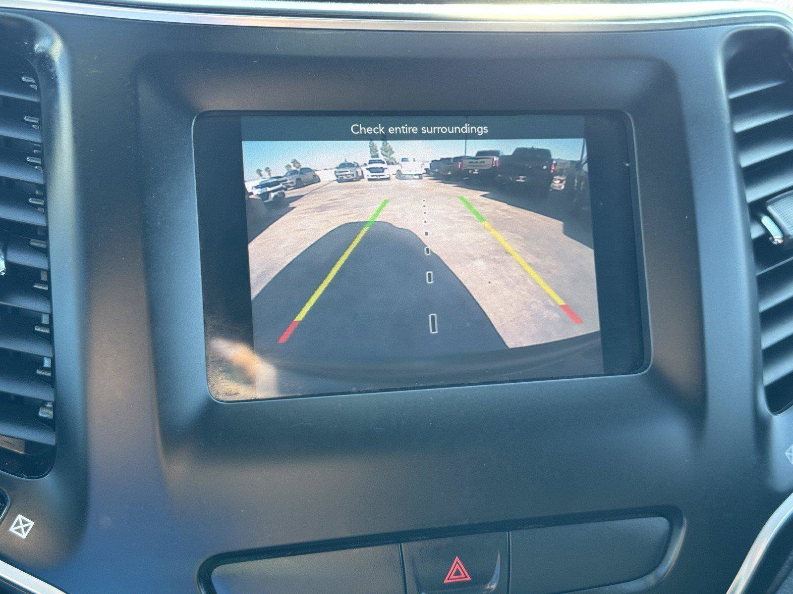Used 2019 Jeep Cherokee Latitude w/ Popular Appearance Group FWD image 22