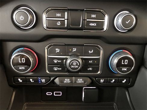 Certified 2024 Chevrolet Suburban High Country image 35