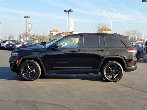 Used 2023 Jeep Grand Cherokee Limited w/ Black Appearance Package image 8