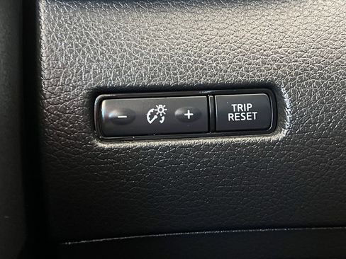 Used 2018 Nissan Rogue SV AWD/4WD image 31