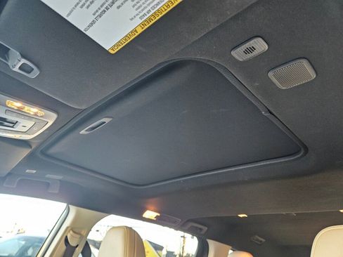 Used 2025 Toyota Sienna Platinum image 18