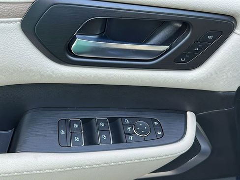 New 2025 Nissan Armada Platinum image 18