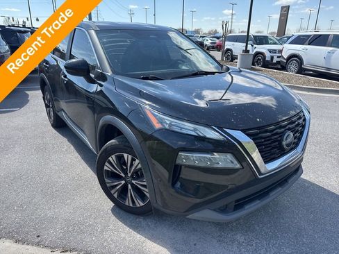 Used 2023 Nissan Rogue SV image 2
