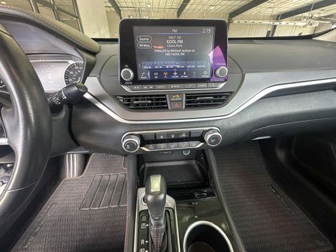 Used 2023 Nissan Altima 2.5 SR image 17