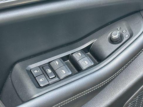 Used 2024 Jeep Grand Cherokee Laredo w/ Luxury Tech Group I AWD/4WD image 15