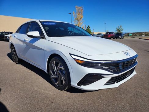 Certified 2024 Hyundai Elantra Limited image 2