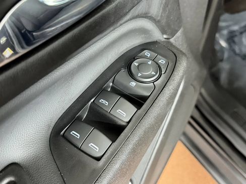 Used 2019 Chevrolet Equinox LT FWD image 15