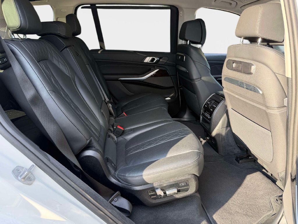 Used 2025 BMW X7 xDrive40i AWD/4WD image 10