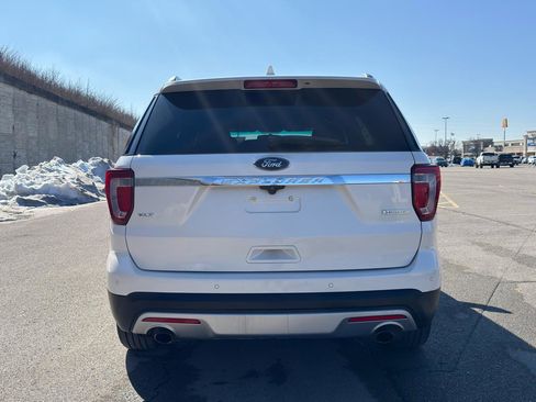 Used 2016 Ford Explorer XLT image 4