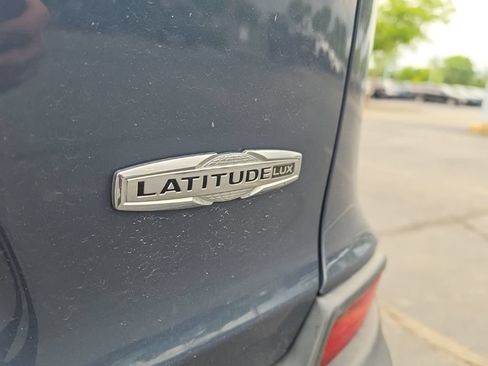 Used 2022 Jeep Cherokee Latitude Lux w/ Sun & Sound Group AWD/4WD image 5