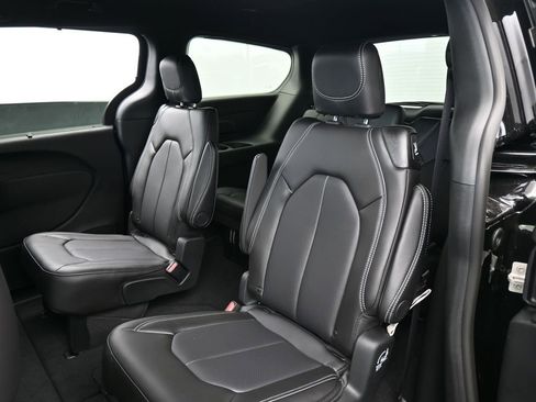 New 2026 Chrysler Pacifica Select w/ S Appearance Package image 29