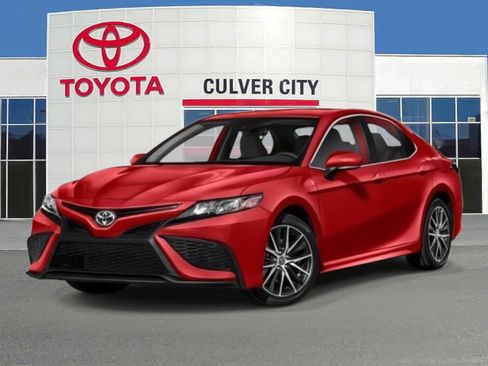 Used 2024 Toyota Camry SE FWD image 1