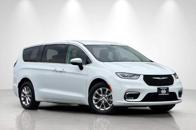 Used 2023 Chrysler Pacifica Touring-L AWD/4WD image 2