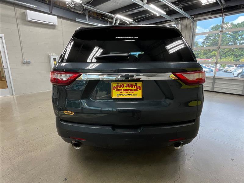 Used 2019 Chevrolet Traverse LT w/ LPO, Black Accent Package FWD image 4