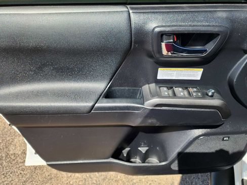 Used 2019 Toyota Tacoma TRD Off-Road AWD/4WD image 20