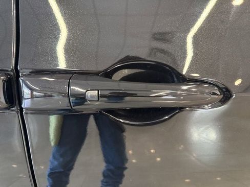 Used 2024 Chrysler Pacifica Touring-L image 21