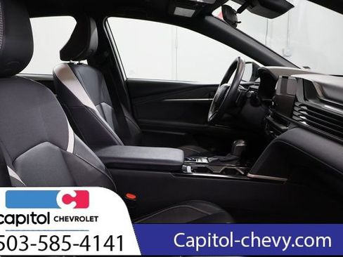 Used 2025 Toyota Camry SE FWD image 27