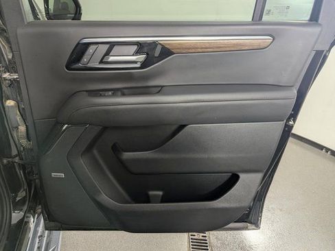 Used 2025 Chevrolet Suburban High Country w/ Sun And Tow Package image 19