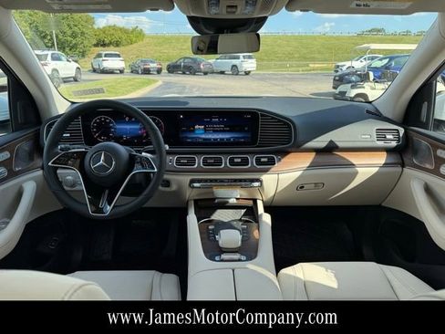 Used 2026 Mercedes-Benz GLS 450 4MATIC image 16