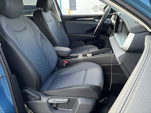 New 2026 Volkswagen Tiguan SE image 10