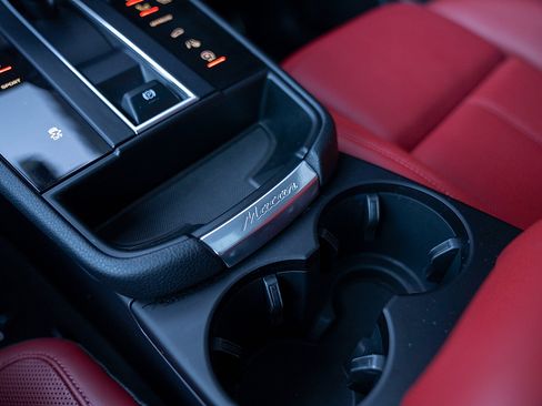 Used 2025 Porsche Macan image 15