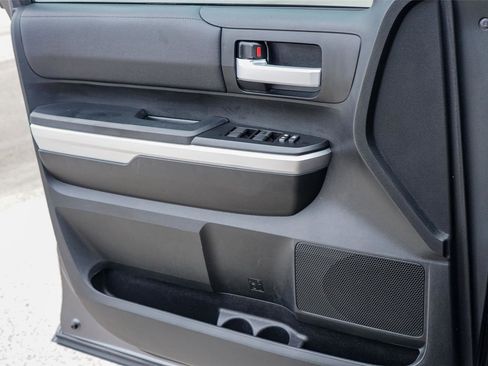 Used 2017 Toyota Tundra SR5 image 18