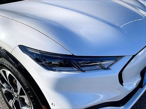 Used 2021 Ford Mustang Mach-E Premium image 31