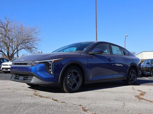New 2025 Kia K4 LXS image 3
