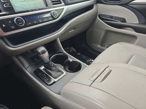 Used 2018 Toyota Highlander Plus image 27