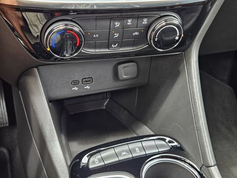 Used 2024 Buick Encore GX Sport Touring FWD image 21
