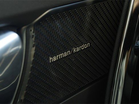 Used 2021 Volvo XC40 P8 Recharge w/ Advanced Package image 19