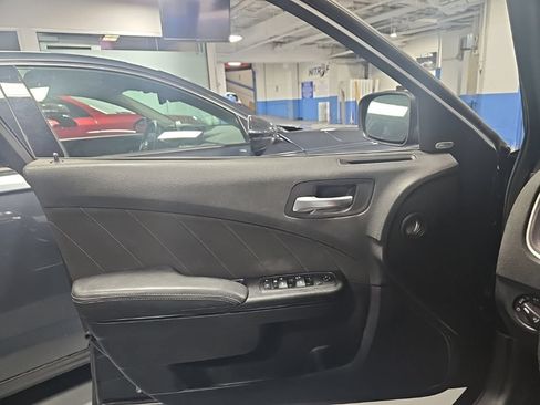 Used 2020 Dodge Charger SXT w/ Blacktop Package AWD/4WD image 4