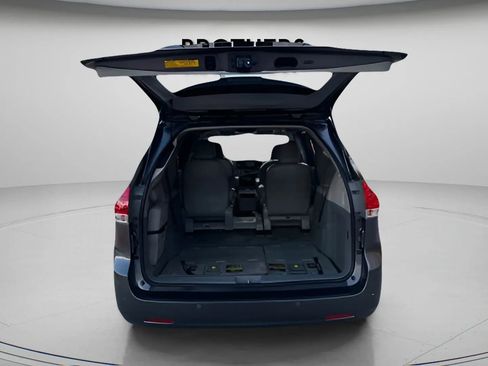 Used 2014 Toyota Sienna XLE image 38