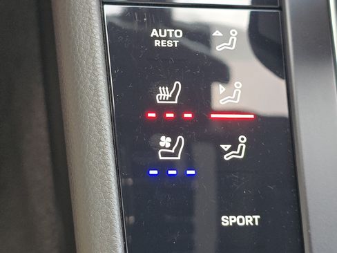 Certified 2022 Porsche Macan AWD/4WD image 8