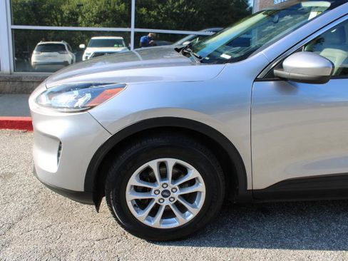 Used 2021 Ford Escape SE w/ Cold Weather Package image 9