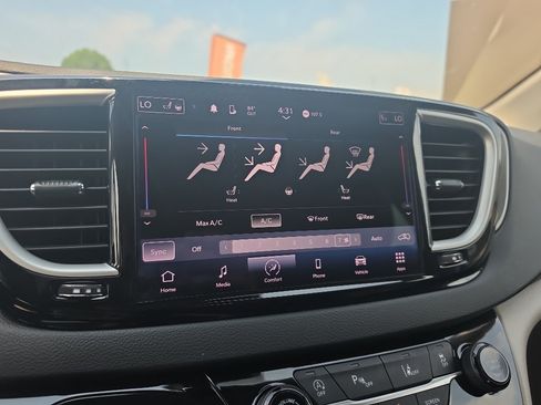 Used 2023 Chrysler Pacifica Touring-L FWD image 24