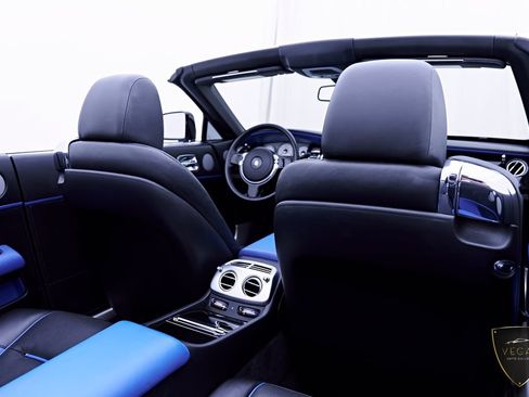 Used 2019 Rolls-Royce Dawn RWD image 51