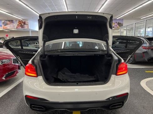Used 2018 BMW M550i xDrive AWD/4WD image 33
