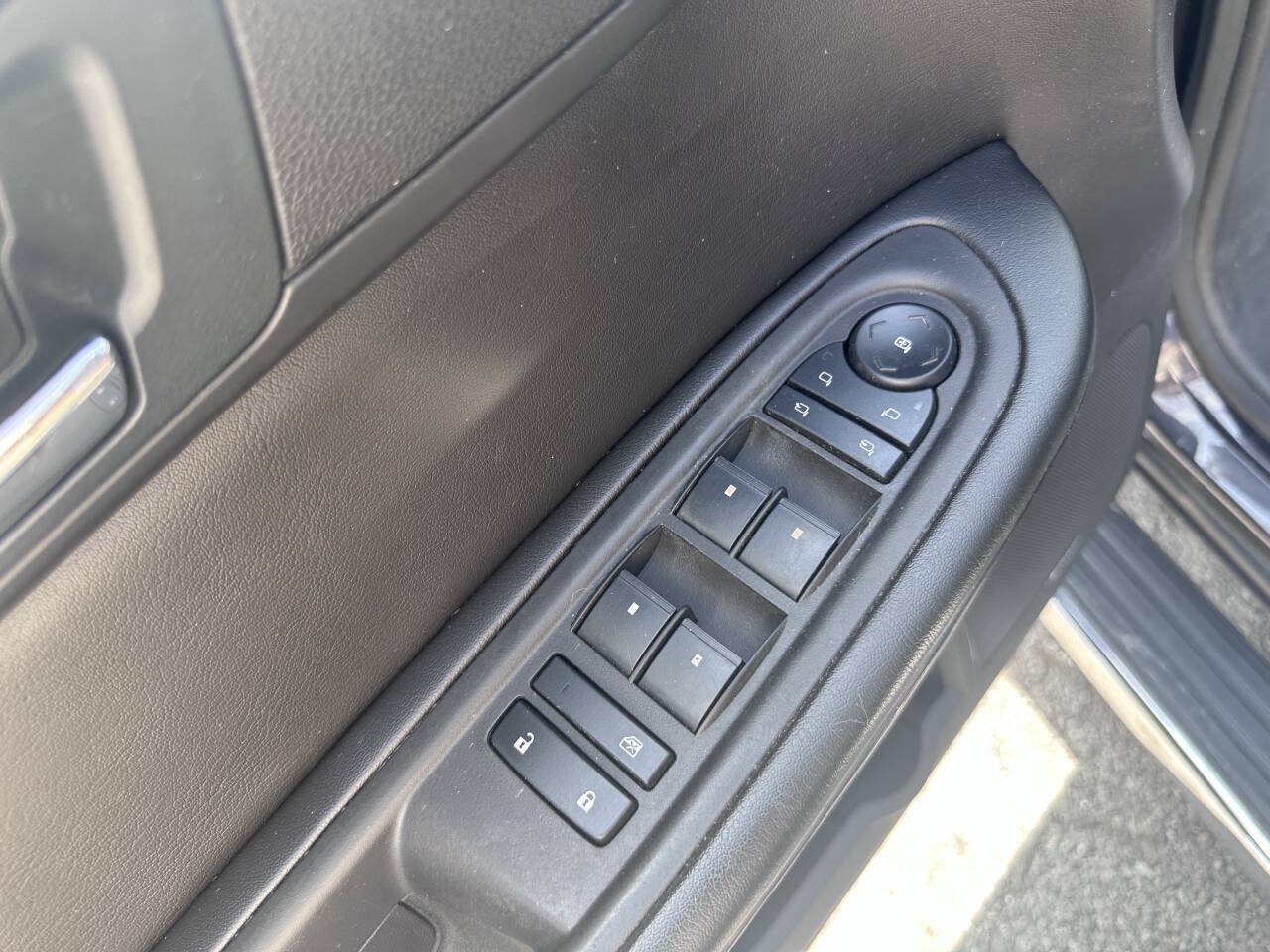Used 2015 Chevrolet Traverse LTZ w/ LPO, 'HIT The Road' Package FWD image 17