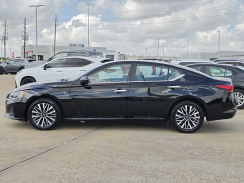 Used 2025 Nissan Altima 2.5 SV FWD image 6