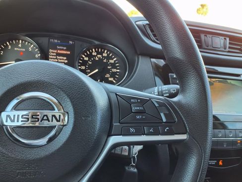 Used 2020 Nissan Rogue S image 30