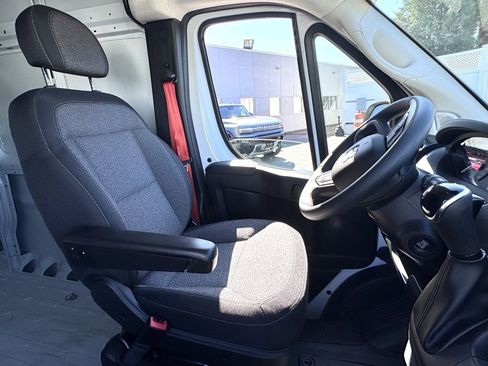 Used 2025 RAM ProMaster 2500 w/ Convenience Group image 21