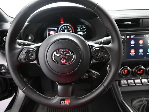 Used 2025 Toyota GR86 Premium w/ Performance Package RWD image 19