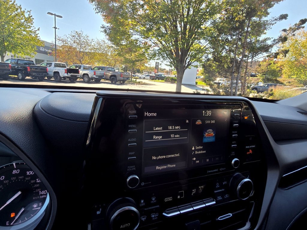 Used 2022 Toyota Highlander XLE AWD/4WD image 24